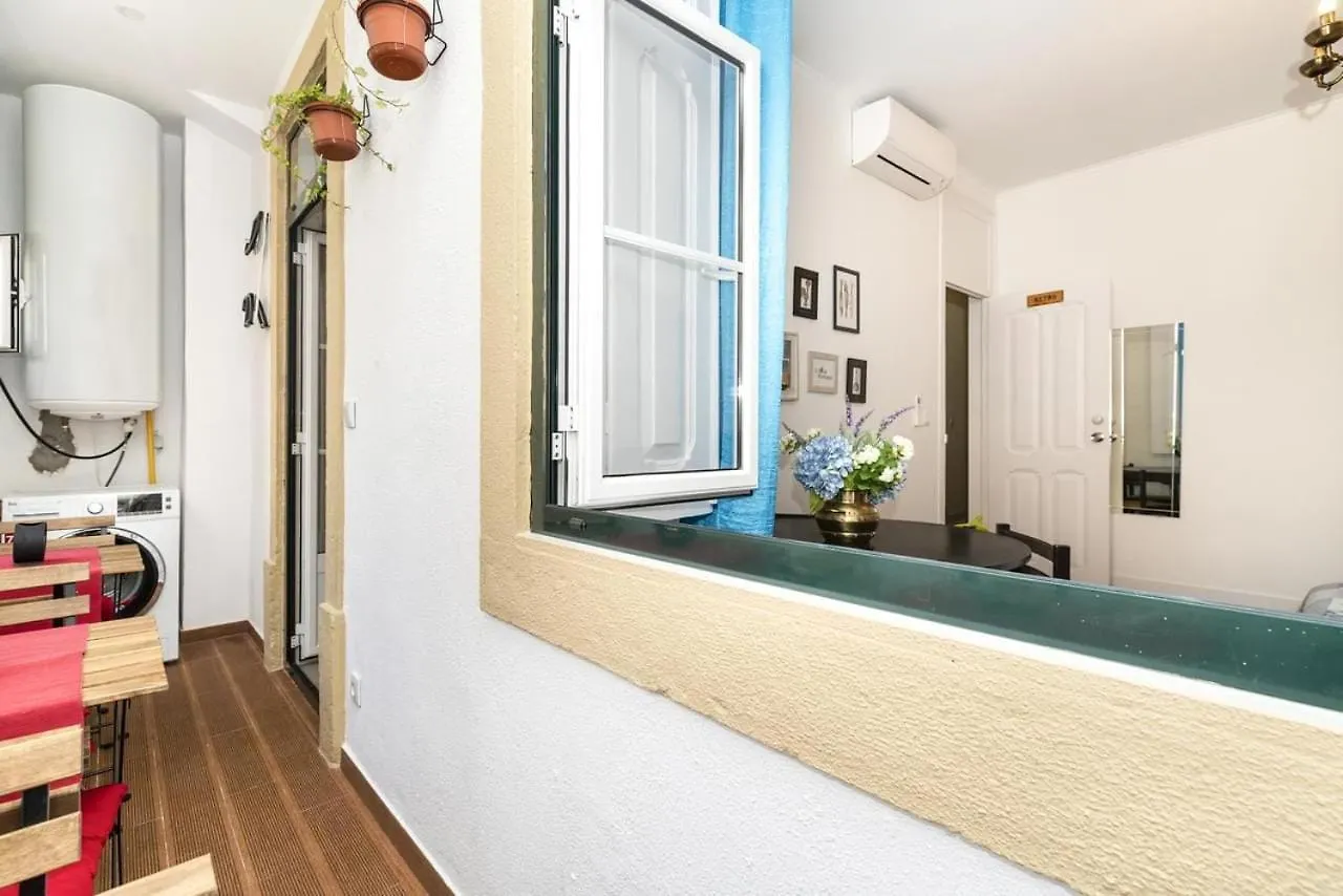 Casa de hóspedes Rustic M2 R1 - Amazing Double Room With Shared Bathroom Lisboa